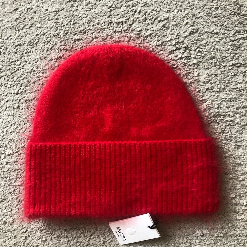 Aritzia Brushed Cashmere Cuff Beanie.NWT.